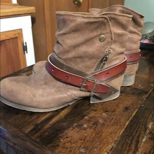 Women’s 11 Maurice’s boots